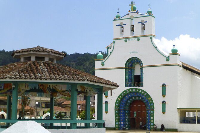San Juan Chamula and Zinacatan from San Cristobal English Guide - Stop 2: Zinacantán’s Traditional Costumes and Backstrap Loom Lesson