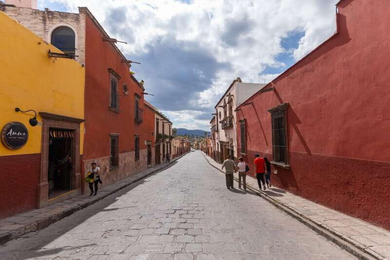 San Miguel: Landmarks and Lunch Walking Tour in English - Key highlights I think matter