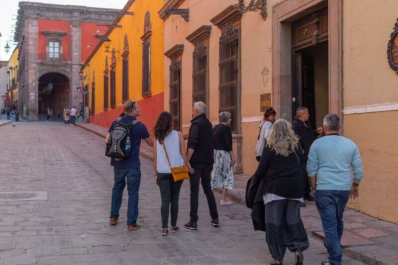 San Miguel: Landmarks and Lunch Walking Tour in English - Small-group pace: how “up to 10” changes the whole experience