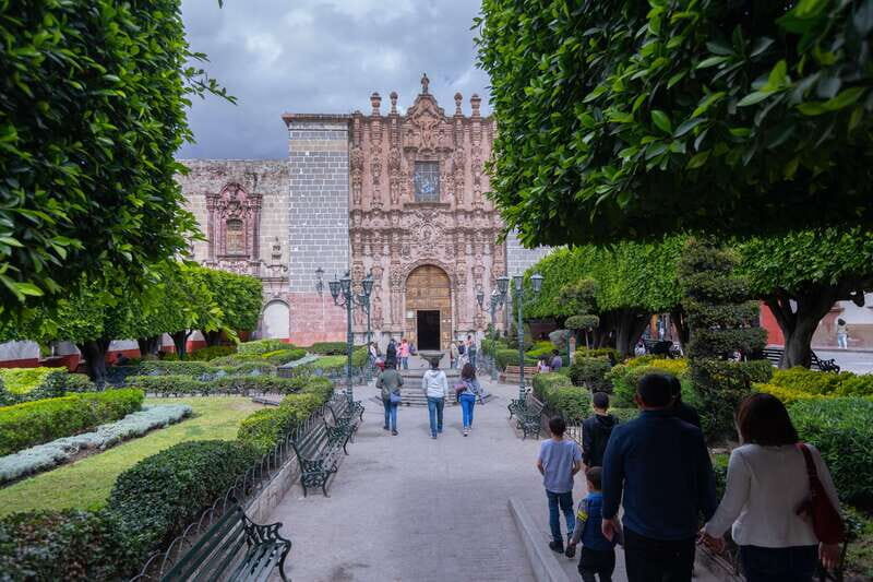 San Miguel: Landmarks and Lunch Walking Tour in English - Who should book this San Miguel landmarks + lunch tour?