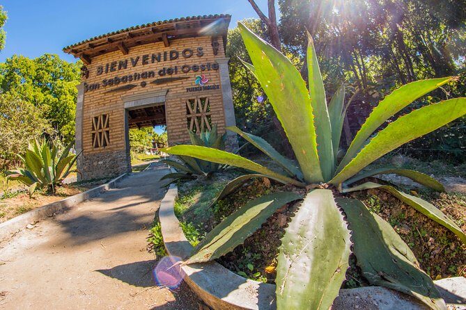 San Sebastian del Oeste - Lunch included: the best way to recharge between stops