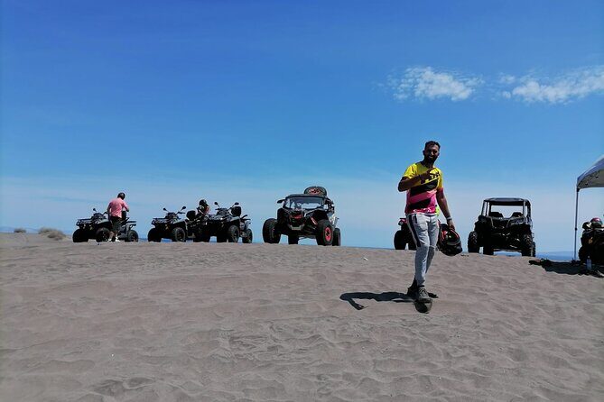 Sandboarding at the Mogote Dunes - The dune ride: practicing control before the big downhill