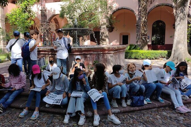 Sanmigueleando Tour for Kids and Adults - Jardín Allende and Parroquia: The Main Square Finish With a Bell Detail