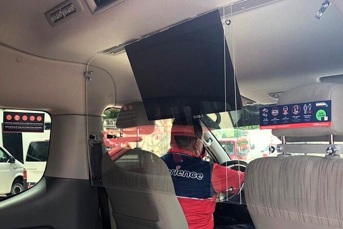 Shared transfer R/T VAN Apto-Muelle Ferry Isla Mujeres-Apto C/ Tickets Ferry - On Board the Van: A/C Comfort, WiFi, and a Bilingual Driver