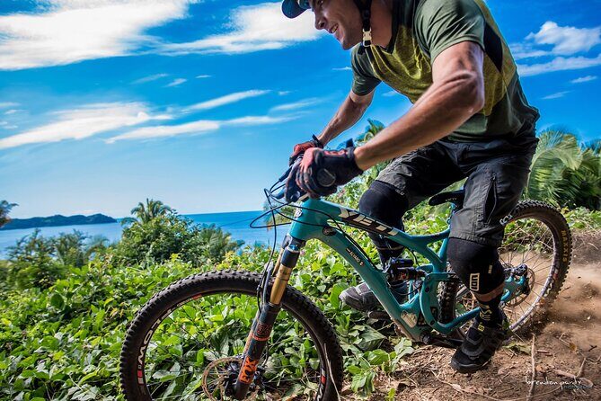 SINGLETRACK MOUNTAIN BIKE - Guided through the jungle - Safety, Bike Repairs, and Skill Matching
