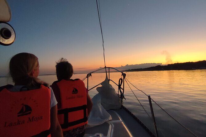 Slow Sailing Bacalar Experience with snack and drinks - The captain and skipper factor: English-first explanations that make it stick