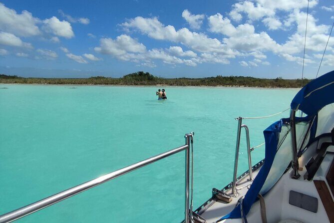 Slow Sailing Bacalar Experience with snack and drinks - Villa Corsario boarding: easy to find, easy to start