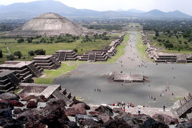 Small Group: Teotihuacan Pyramids and Shrine of Guadalupe with Lunch - A Full 11-Hour Loop: 9:00am Pickup to Evening Return