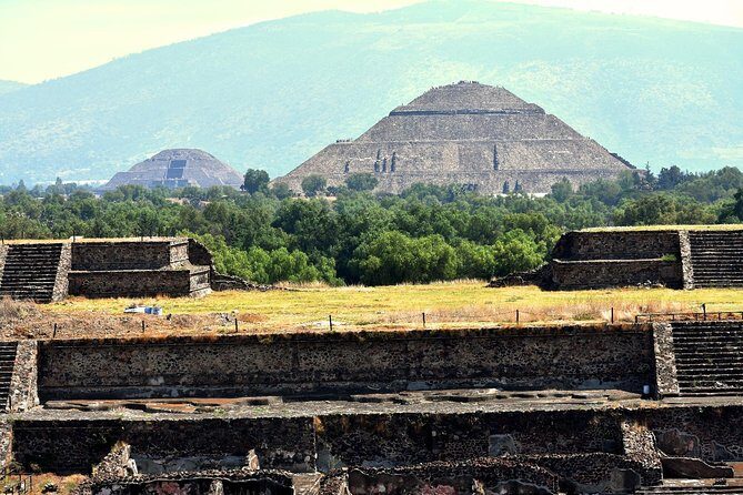 Small Group: Teotihuacan Pyramids and Shrine of Guadalupe with Lunch - The Basilica of Our Lady of Guadalupe: Museum Time and a Living Site