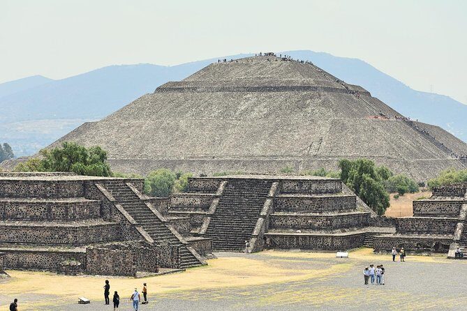 Small Group: Teotihuacan Pyramids and Shrine of Guadalupe with Lunch - Lunch, Heat, and the One Thing You Should Bring: Water