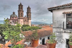 Small Group: The Magical Colonial Towns of Taxco and Cuernavaca - Cuernavaca Plaza de la Constitución: cathedral views, Cortés, and Morelos