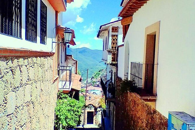 Small Group: The Magical Colonial Towns of Taxco and Cuernavaca - A/C van, a pro guide, and a group capped at 15