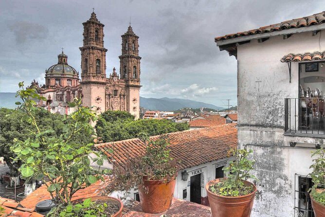 Small Group: The Magical Colonial Towns of Taxco and Cuernavaca - Cuernavaca Plaza de la Constitución: cathedral views, Cortés, and Morelos