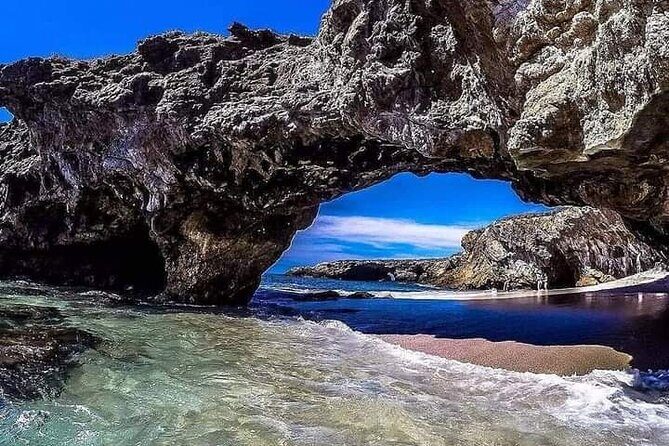 Snorkel & Playa nopalera • Small Group Tour • Punta Mita - Playa Nopalera: swimming, caves, and photo-worthy shoreline wandering