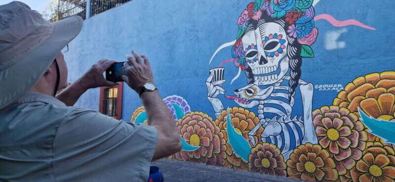 Street Art with an artist - Meeting at the cross monument and getting oriented fast