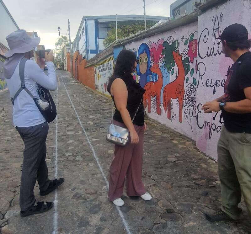 Street Art with an artist - Taller stop at the end: where the mural story turns handmade