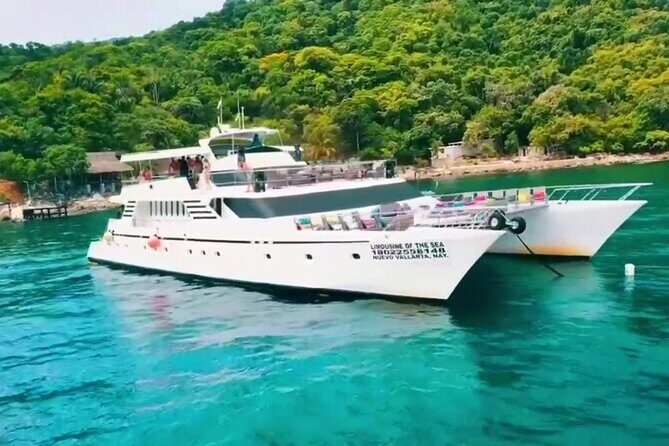 Sunsets and Whales Mega Yachts ALL INCLUSIVE: Puerto Vallarta - Onboard hosts and how the narration changes things