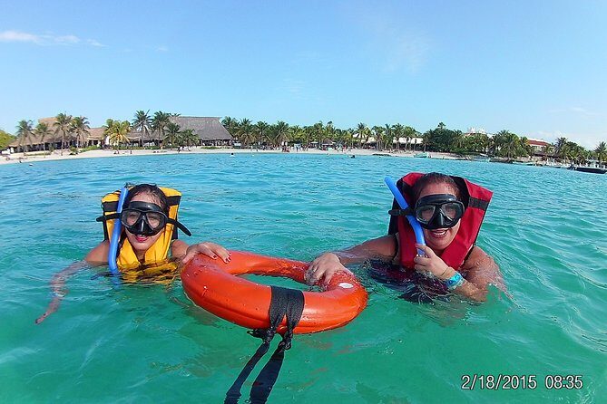 Swim with sea turtles - Facilities at Akumal Beach: Lockers, Showers, and Real Comfort