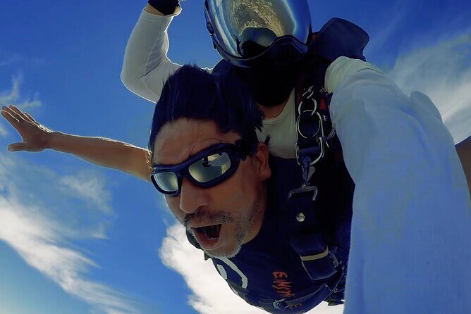 Tandem Skydive in Puerto Vallarta With Beach Landing - The 10,000-Foot Moment: Freefall Speed and Timing