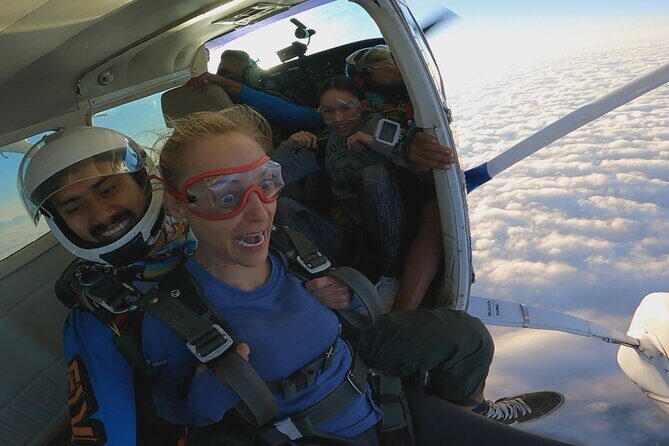 Tandem Skydive in Puerto Vallarta With Beach Landing - Parachute Time: From Deployment to 7-8 Minutes of Views