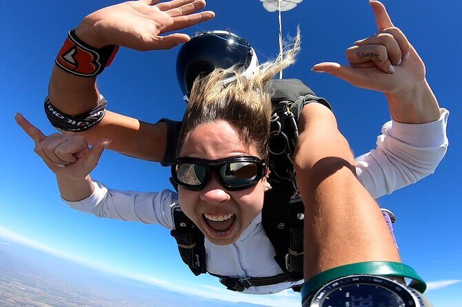 Tandem Skydive in Puerto Vallarta With Beach Landing - Soft Landing on the Beach: What to Expect at Playa del Holi