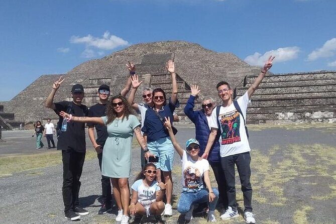 Teotihuacan and Basilica of Guadalupe with mezcal, tequila & handcrafts - Lunch and optional extras: pick the right option early