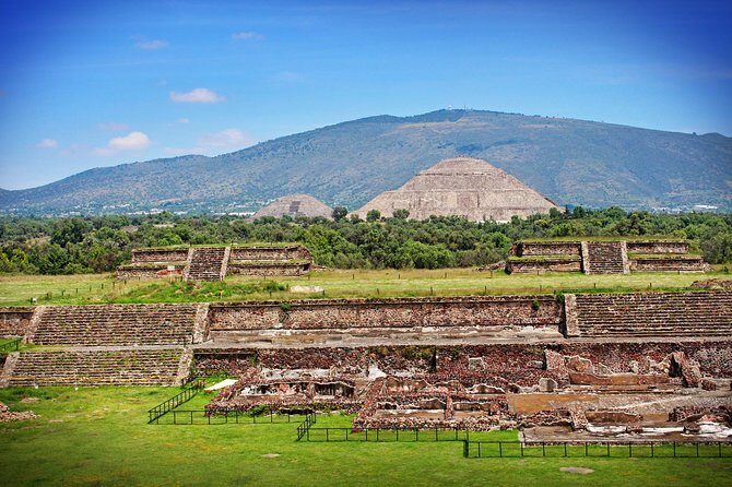 Teotihuacan & Basilica Guadalupe Tour with lunch - Teotihuacan pyramids: Sun, Moon, and the part people remember