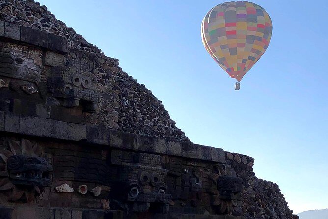 Teotihuacan Early Morning Tour: Avoid Crowds, & Expert Guide - Teotihuacan walkabout: Quetzalcóatl, Avenue of the Dead, and climbing the pyramids