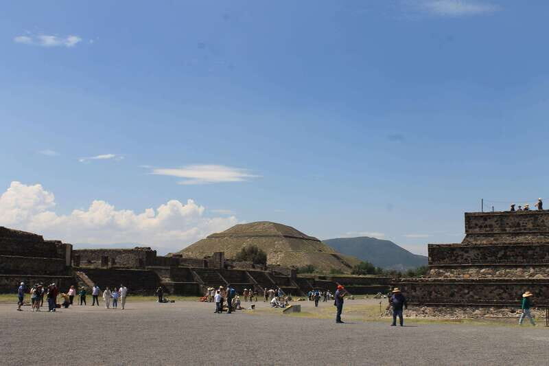 Teotihuacan from Mexico City with early access - Lunch and your free hour: how to make it count