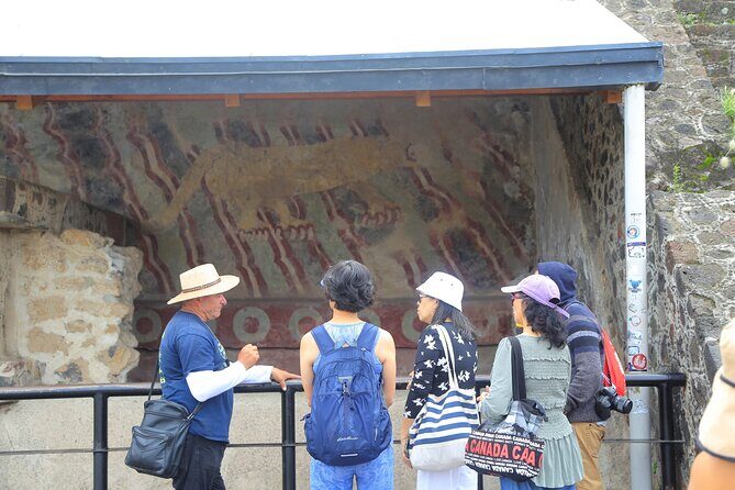 Teotihuacán Full Day Tour from Mexico City - The cave observatory: the story behind the hole in the ceiling