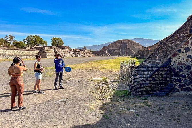Teotihuacan, Guadalupe Shrine & Tlatelolco Day Tour with Lunch - Lunch Break at Tlacaelel: Food, Music, and the Timing Trap