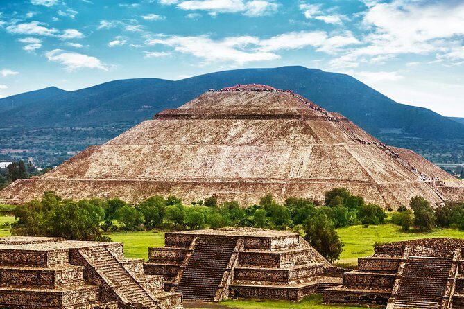 Teotihuacan & Guadalupe Shrine + Xochimilco, Coyoacán & Frida Kahlo Combo Tour - Tlatelolco and the Plaza de las Tres Culturas: where eras collide