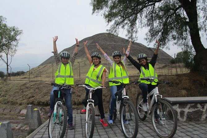 Teotihuacán plus Bike Tour - The local co-op and the restaurant meal stop
