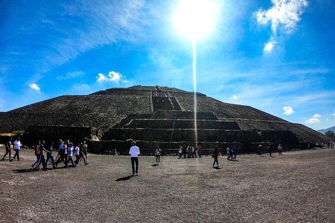 Teotihuacan Pyramid and Basilica Day Tour from CDMX - Stop 2: Teotihuacan pyramids, the Avenue of the Dead, and a real guided narrative