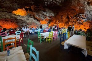 Teotihuacan Pyramids and La Gruta Restaurant - The schedule and transfers: the part that controls the whole day