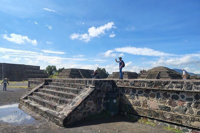 Teotihuacan Pyramids and La Gruta Restaurant - La Gruta Restaurant in a volcanic cave: lunch with atmosphere