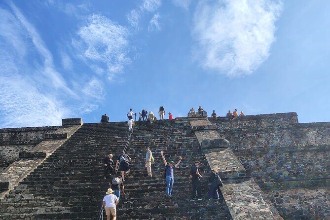 Teotihuacan Pyramids and La Gruta Restaurant - Small group size and guide flow: better control, less waiting