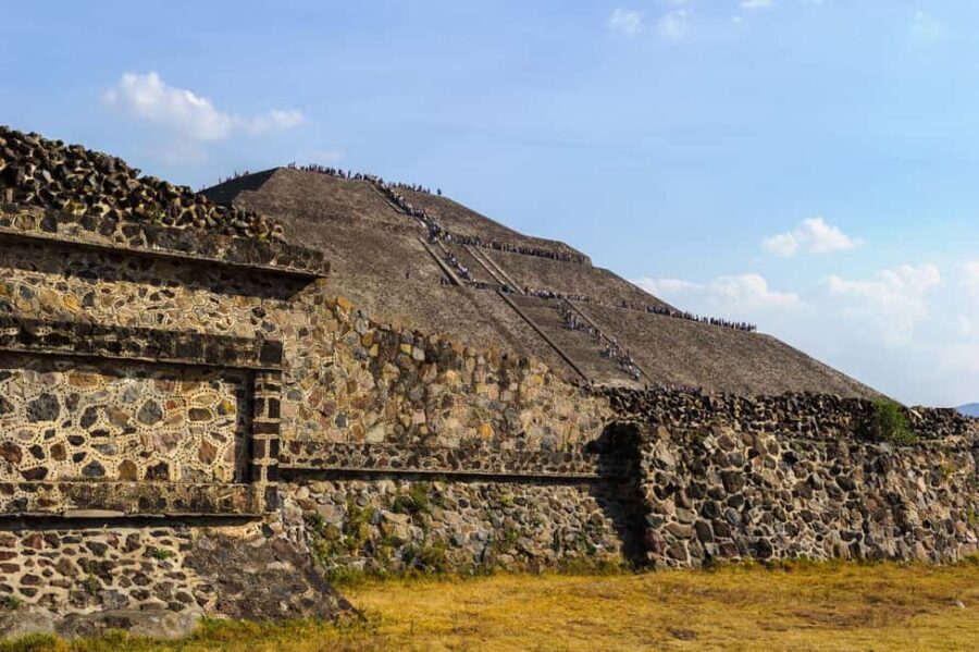 Teotihuacan Pyramids: Guided Tour with Entry Ticket Included - What you’ll need to bring (and what you should leave behind)
