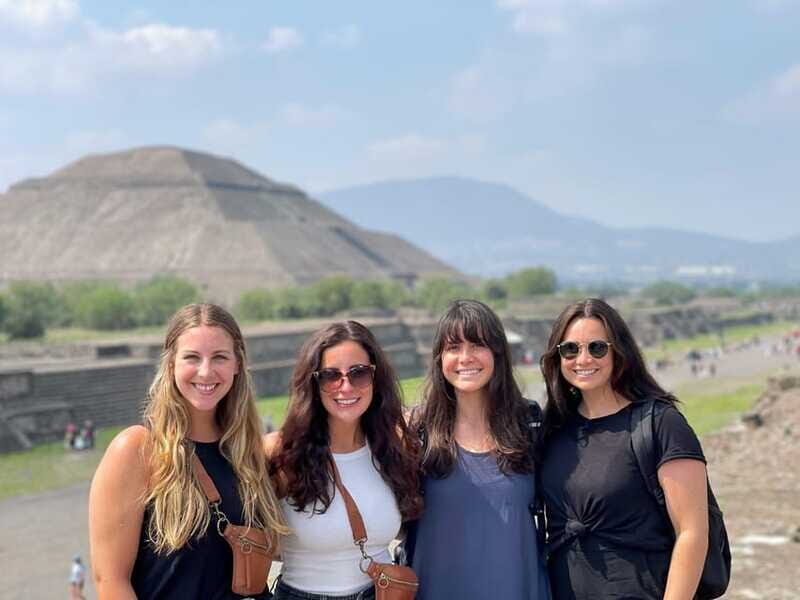 Teotihuacan Pyramids & lunch at my Grandma's house - Lunch at the family home: two moles, one unforgettable reason