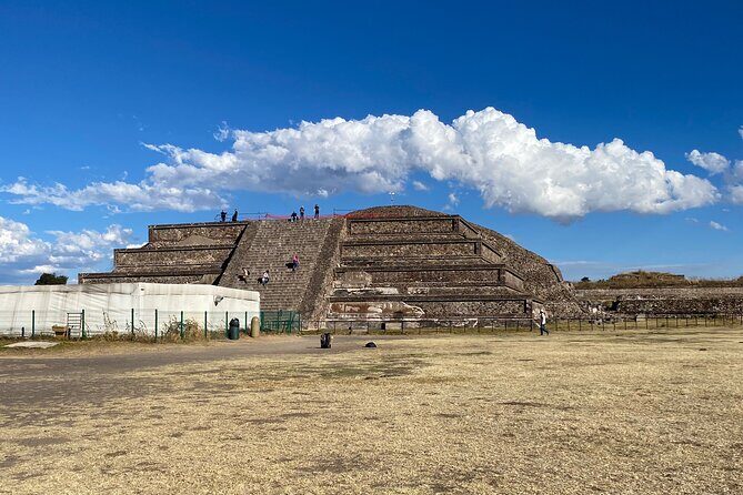 Teotihuacan Pyramids VIP Tour without Commercial Stops - The guided walk: Avenue of the Dead and the main pyramids