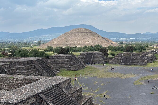 Teotihuacan without obligatory stops. No shops or restaurants. - No Shops, But Expect a Small Souvenir Moment