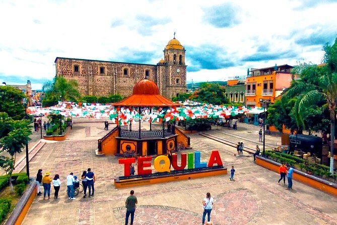 Tequila Express - Quinta Sauza Experience: Cantarito Welcome, Big Performances, Downtown Tequila