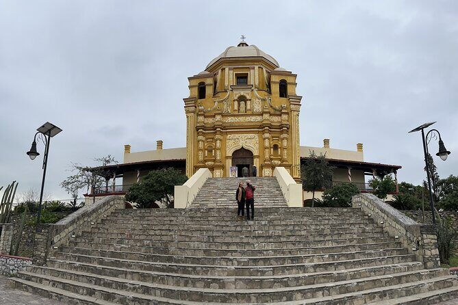 The best "Monterrey tour" of Day + Guide + transfer - El Barrio Antiguo de Monterrey: short walk, old-street mood