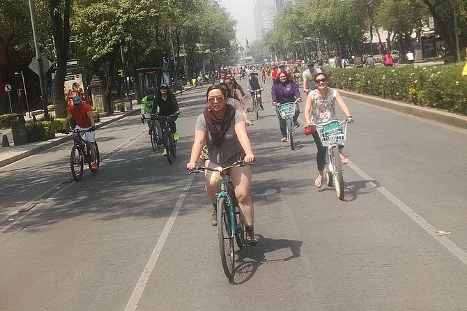 The best of Mexico City Bike Experience EXPRESS - Stop 3: Trail of Light on Reforma and the CDMX skyline moment