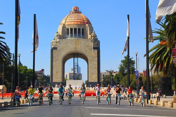 The best of Mexico City Bike Experience EXPRESS - Getting started: meeting on Reforma and handling the basics