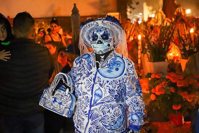 The real "Dia de muertos" tour in Mixquic + secret cemetery - Time, group size, and comfort planning for a 9–11 hour day