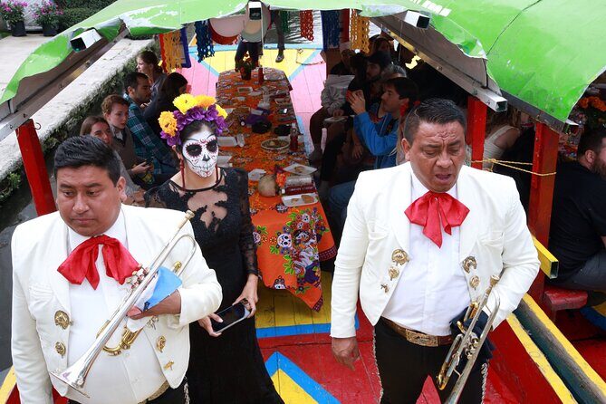 The real "Dia de muertos" tour in Mixquic + secret cemetery - Meeting in Tabacalera, then getting organized fast