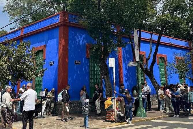 Ticket to the Frida Kahlo Museum - Using the Digital Concierge and Written Guide Effectively