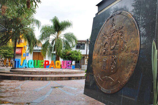 Tlaquepaque Tour with Transportation! - Independence Avenue: your 30-minute start in Tlaquepaque’s craft corridor