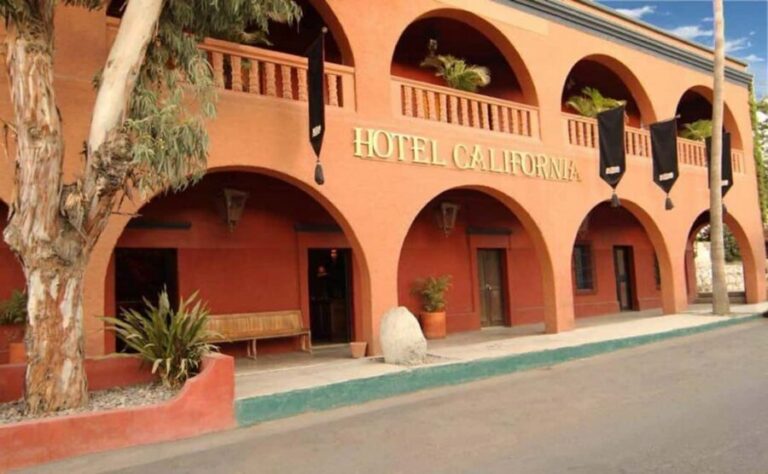 Todos Santos Encounter Tour - Todos Santos’ Jesuit Core: Our Lady of el Pilar, Town Square, and the Theater
